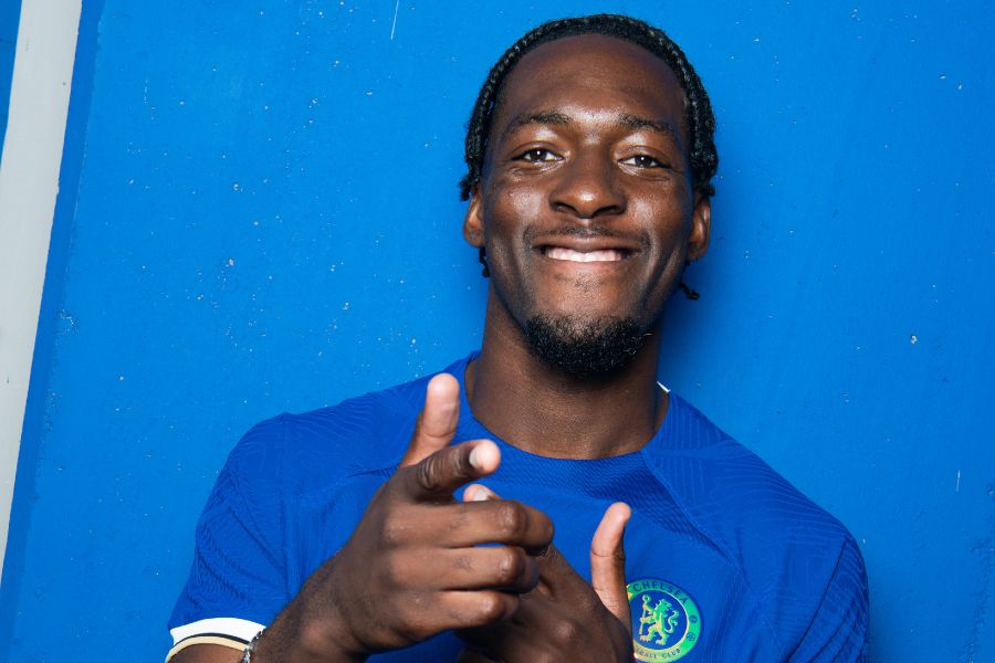 OFICIAL: Internacional francês Axel Disasi assina pelo Chelsea por seis épocas
