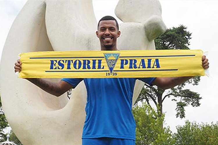 Mercado: Estoril-Praia anuncia chegada do avançado brasileiro André Clóvis