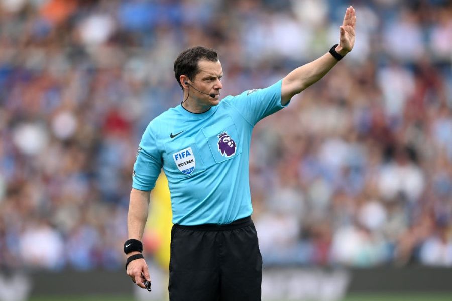 Inglaterra: VAR que confirmou fora-de-jogo de Luis Díaz afastado dos jogos do Liverpool