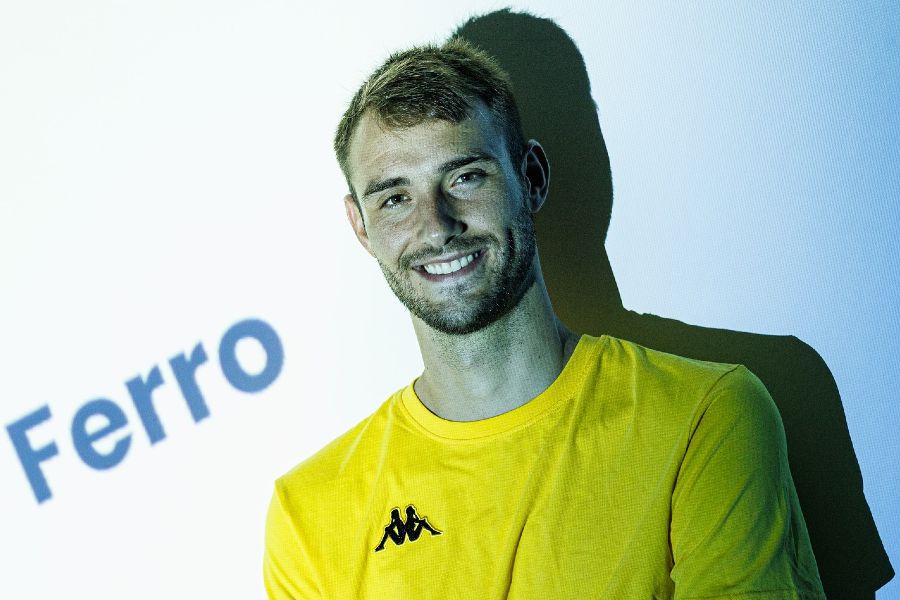 OFICIAL: Ferro assina pelo Estoril até 2027