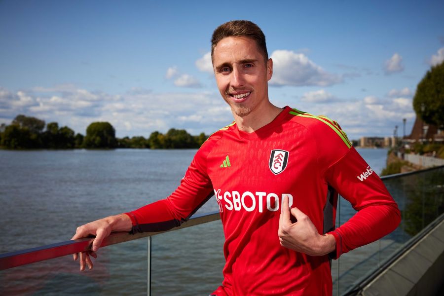 OFICIAL: Guarda-redes alemão Steven Benda reforça a baliza do Fulham
