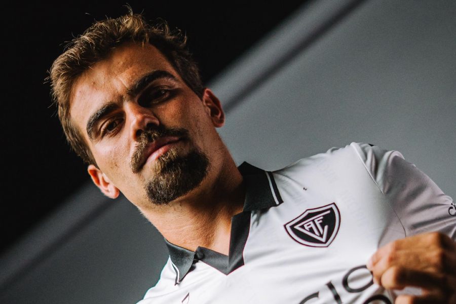 OFICIAL: Ex-Marítimo Tomás Domingos assina pelo Académico de Viseu até 2027