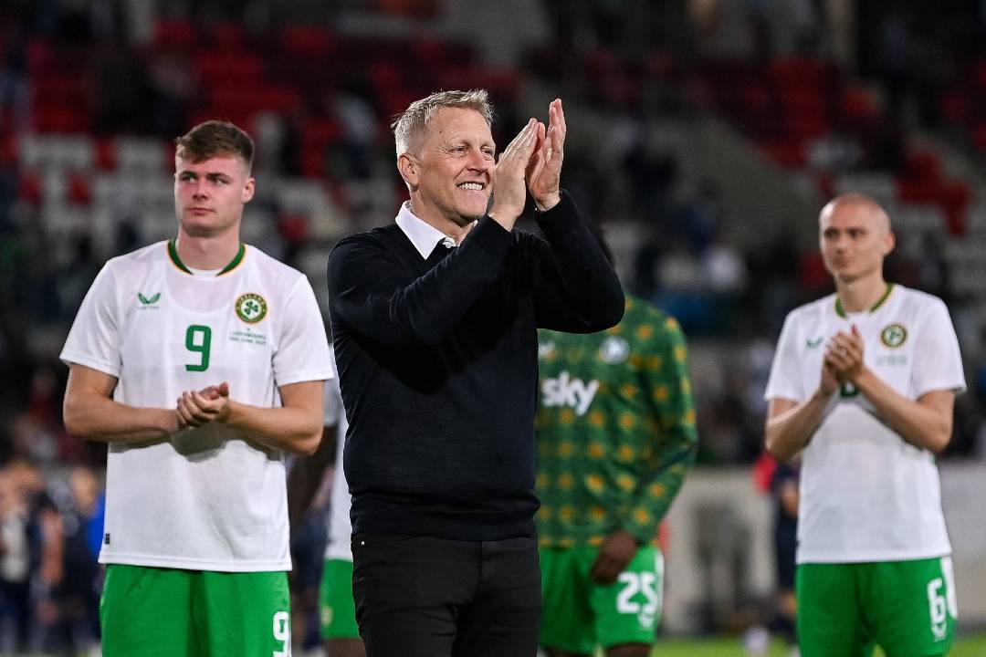 Treinador da Irlanda promete "muralha" defensiva contra Portugal
