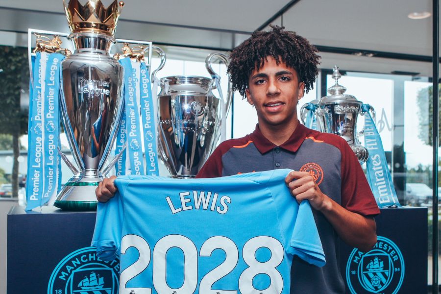 OFICIAL: Rico Lewis renova o seu vínculo com o Manchester City até 2028