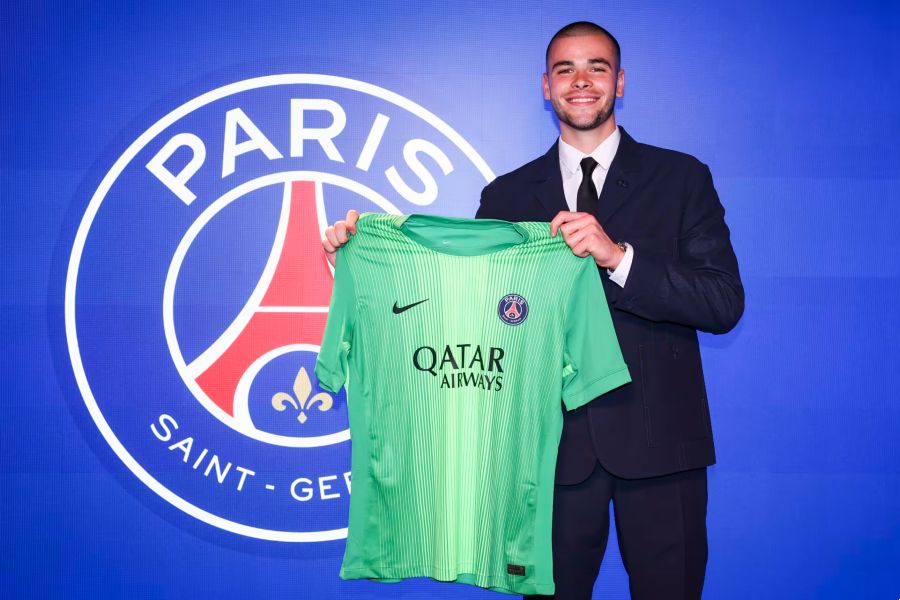 OFICIAL: PSG anuncia novo guardião Lucas Chevalier por 40 milhões até 2030