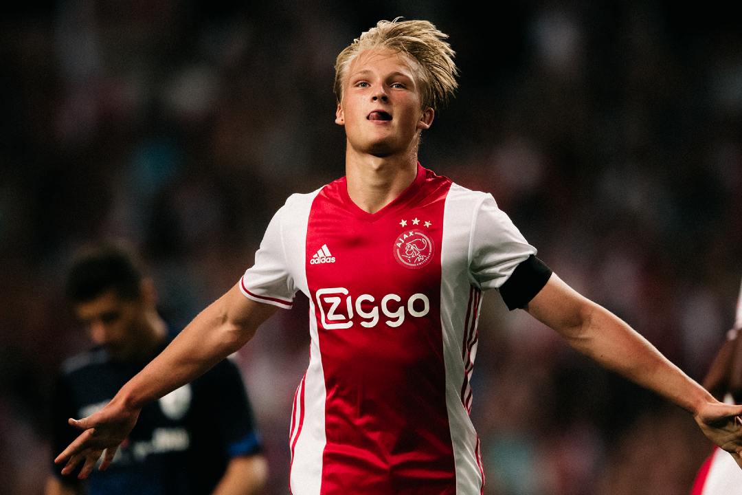 OFICIAL: Kasper Dolberg regressa ao Ajax e assina contrato até 2030