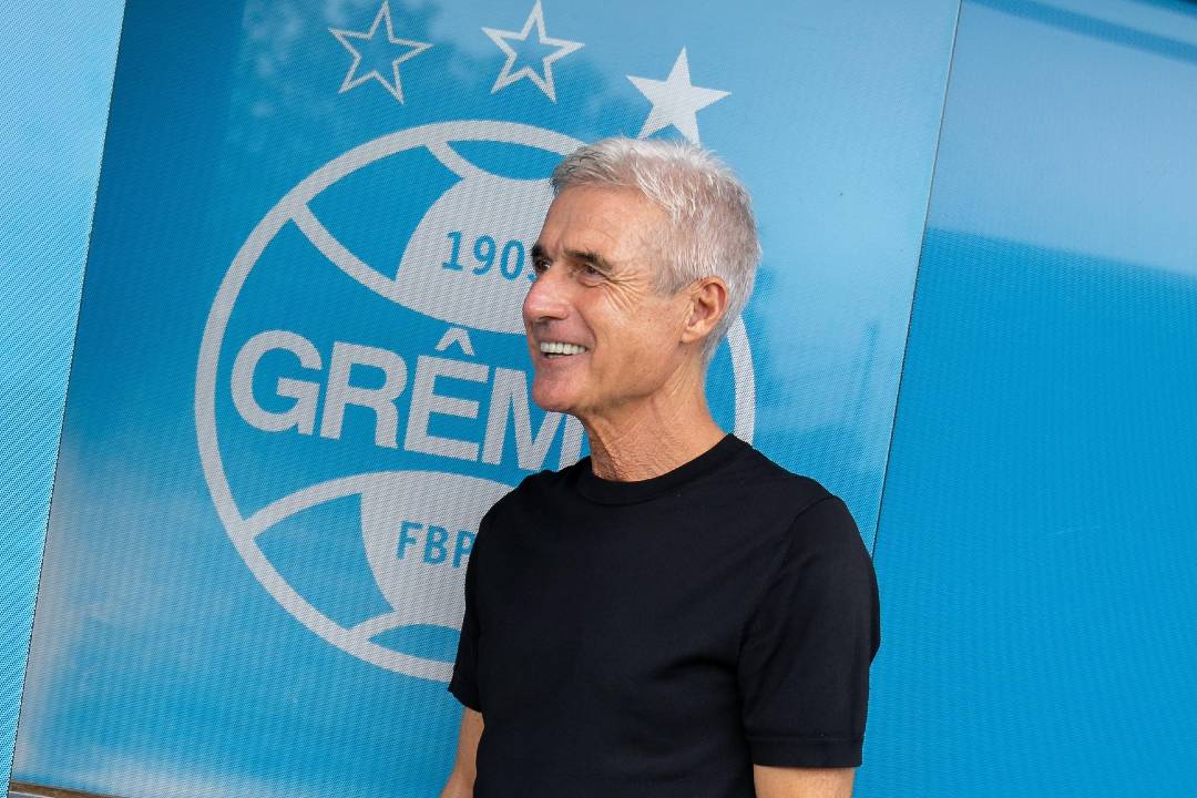 Luís Castro assume comando do Grêmio com ambição e gestão cautelosa