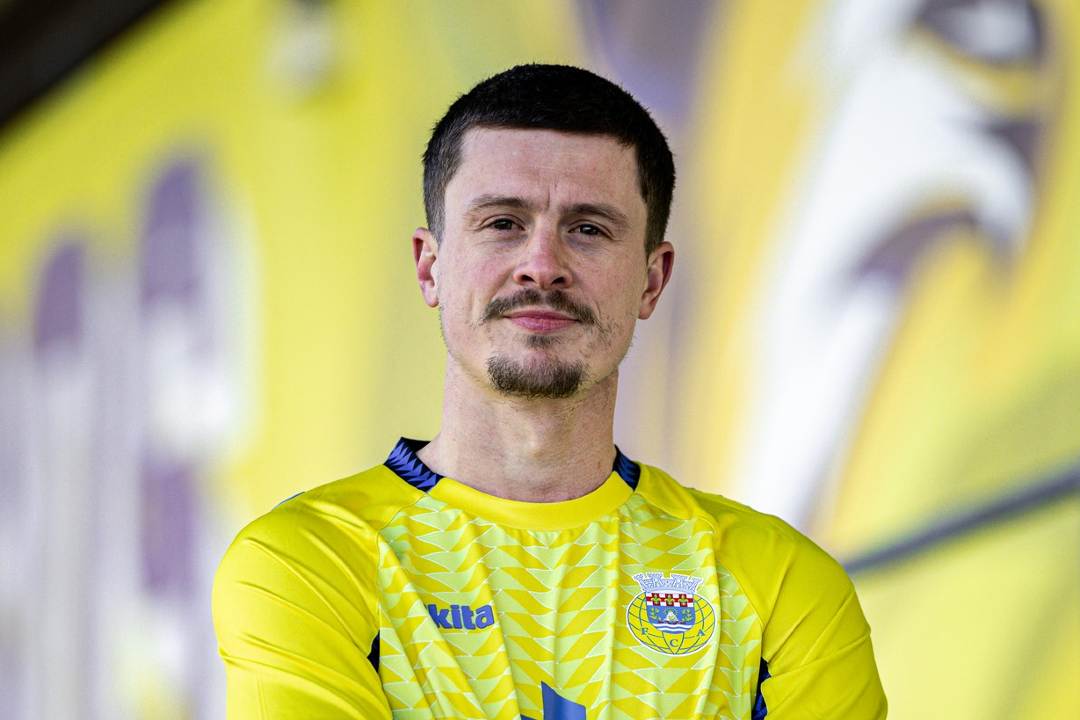 Mercado: Arouca reforça defesa com lateral-esquerdo neerlandês