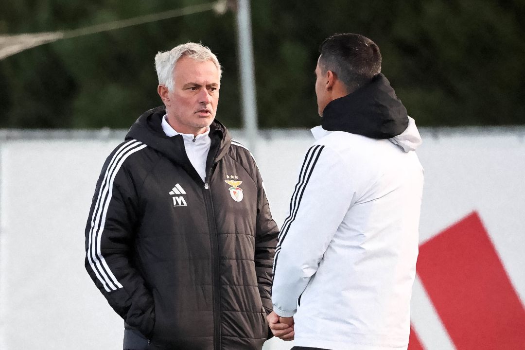 Adjunto de Mourinho castigado após ameaças nas meias-finais da Taça da Liga