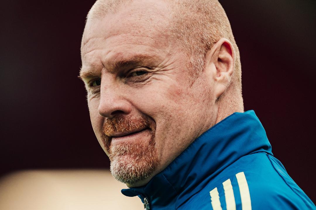 Sean Dyche critica "jogo lento" e lamenta penalidade falhada na derrota do Forest