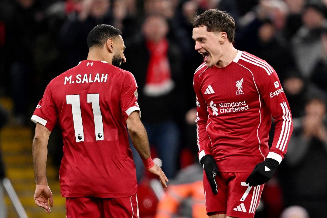 Liverpool goleia Newcastle e sobe ao quinto lugar da Premier League