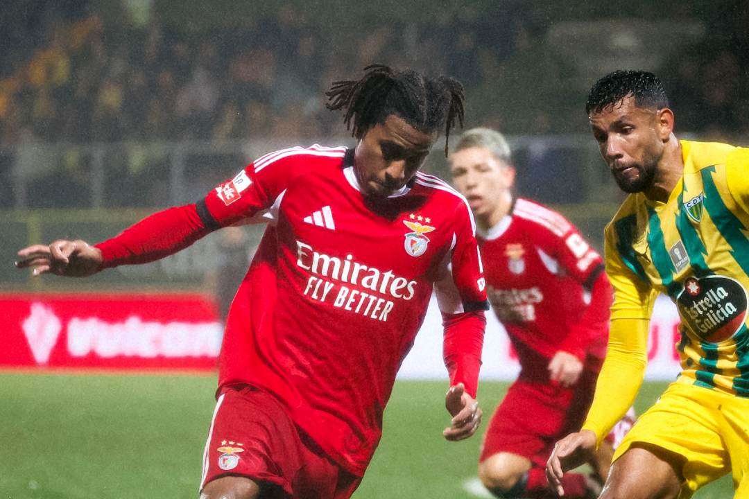 Crónica: Noite de ferro e defesas em Tondela travam caminhada benfiquista