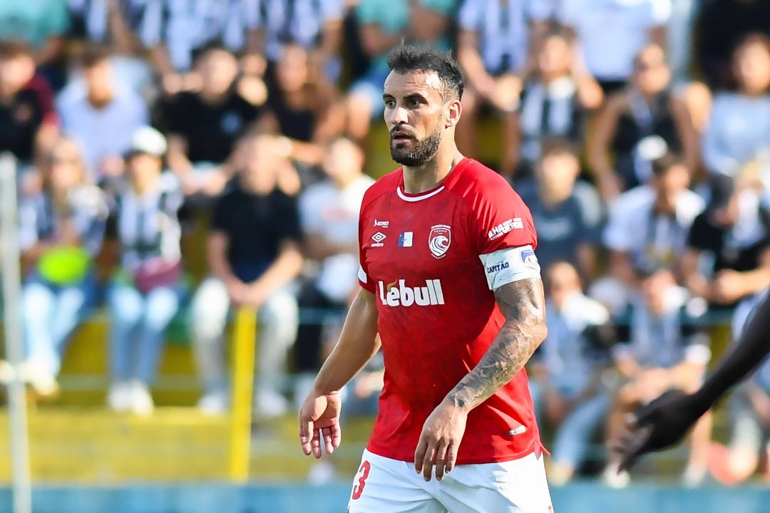 Santa Clara anuncia rescisão de contrato de um dos capitães
