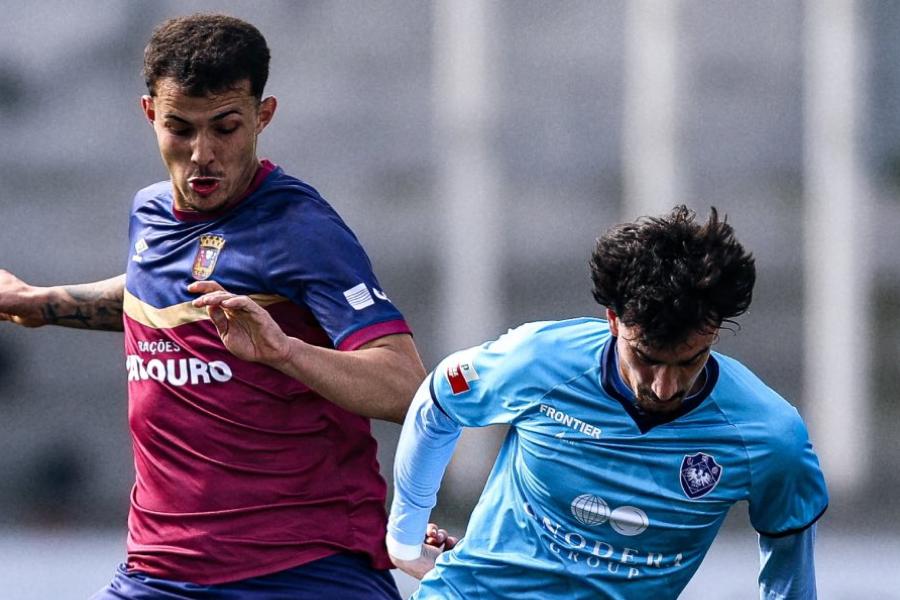 Torreense goleia Oliveirense e sobe ao terceiro lugar da II Liga