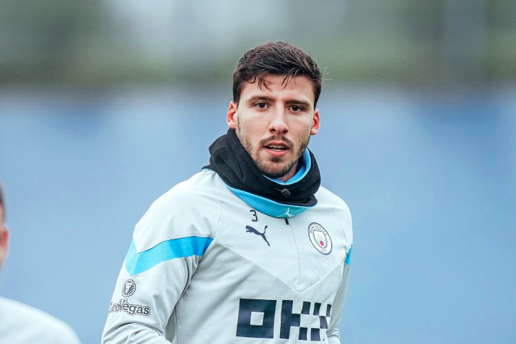 Inglaterra: Rúben Dias regressa aos treinos do Manchester City