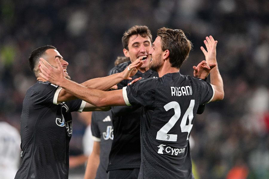 Juventus vence Cagliari e coloca pressão sobre o Inter na Serie A