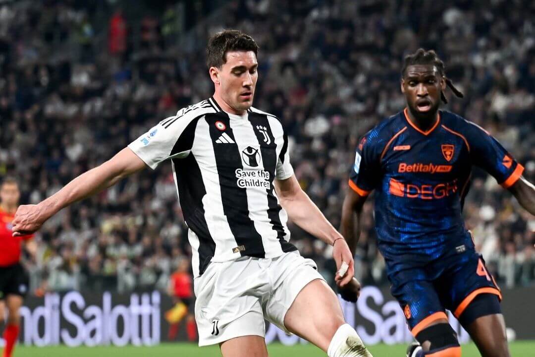 Juventus vence Lecce e sobe ao 3º lugar na luta pela Champions