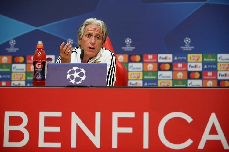 LC: Jesus diz que Benfica tem «uma chance» de vencer FC Barcelona e apurar-se