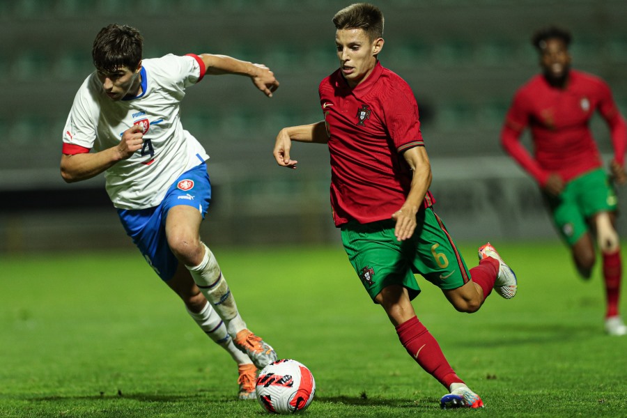 Europeu Sub-21: Tiago Dantas pede Portugal imune ao ambiente