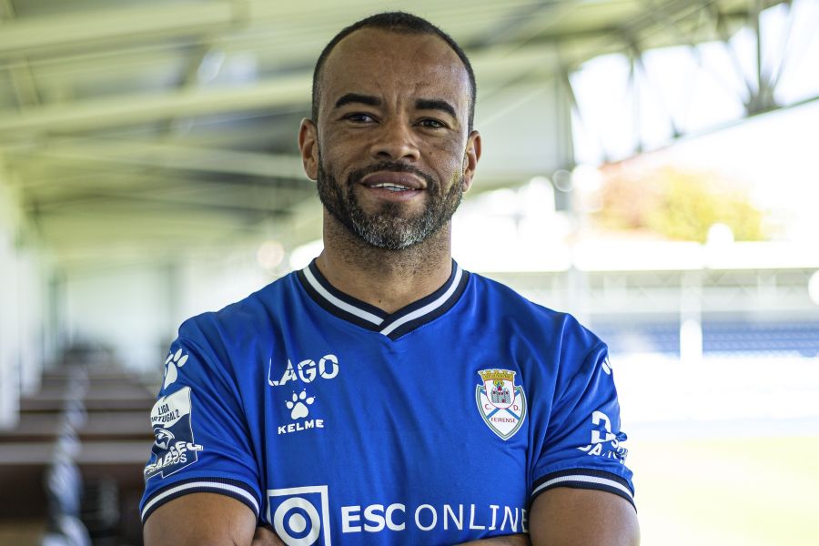 OFICIAL: Feirense anuncia o regresso do médio brasileiro Washington