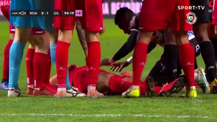 João Afonso do Gil Vicente cai inanimado no relvado