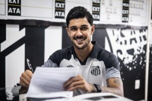OFICIAL: Central João Basso de saída do Arouca para os brasileiros do Santos