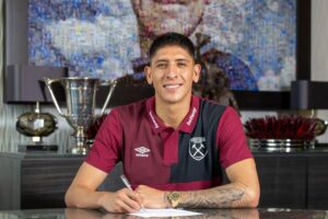 OFICIAL: Edson Álvarez deixa Ajax e chega ao West Ham por 38 milhões de euros