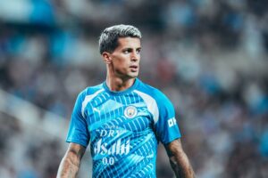 Mercado: Cancelo aceita proposta do Barcelona, mas ainda falta o "sim" do Manchester City