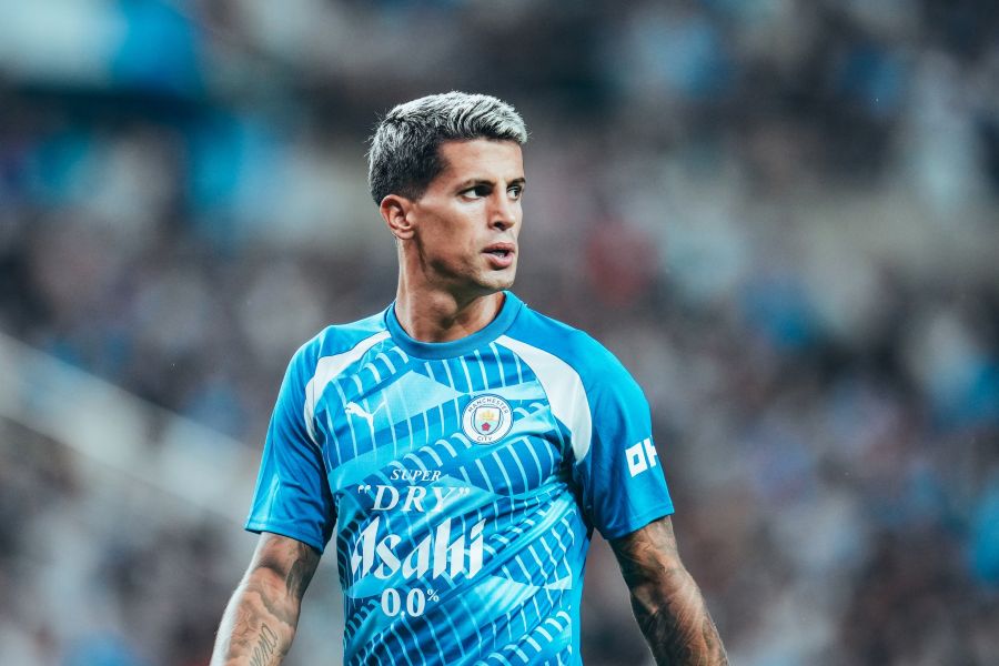 Mercado: Fair-play financeiro atrasa chegada de João Cancelo a Barcelona