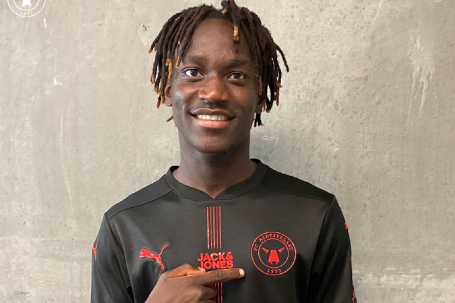 OFICIAL: Jovem promessa Alamara Djabi deixa o Benfica e ruma ao Midtjylland