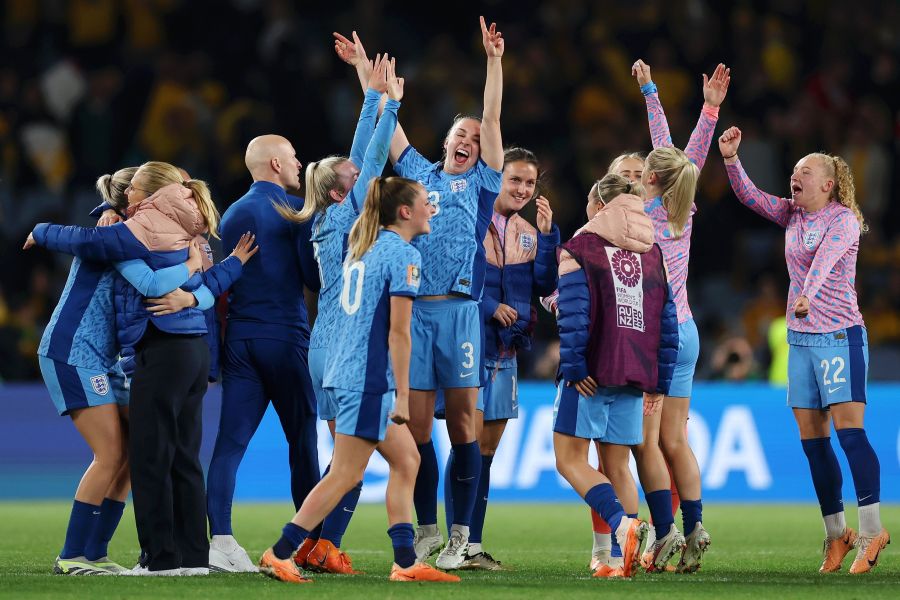Mundial feminino: Inglaterra destrona sonho australiano e disputa final inédita com Espanha