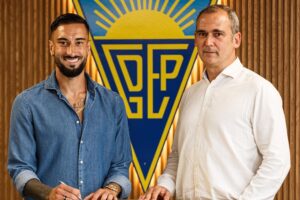 OFICIAL: Defesa uruguaio Erick Cabaco assina por uma época pelo Estoril 