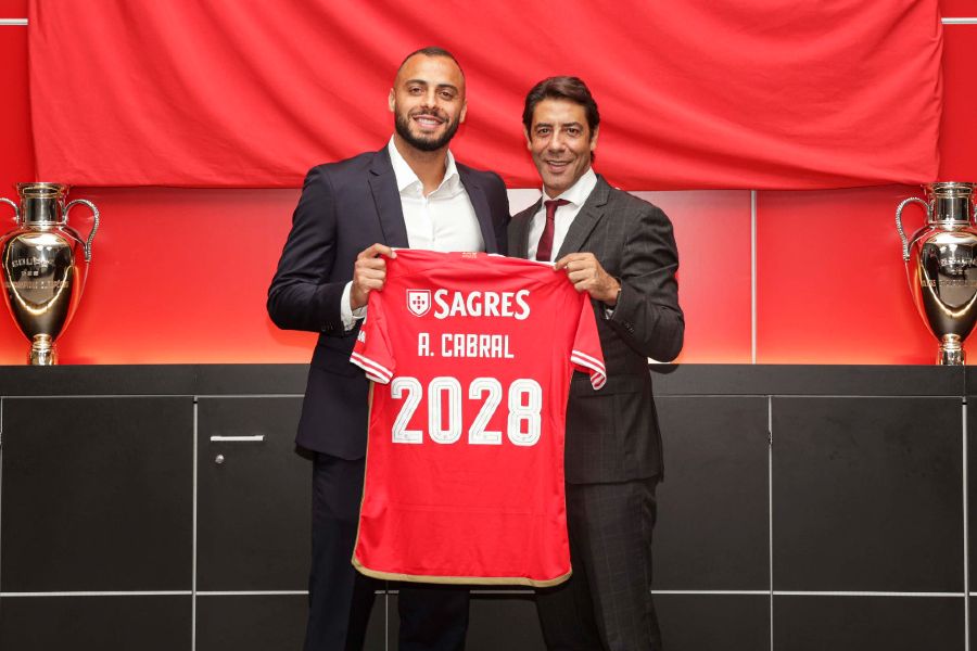 OFICIAL: Benfica contrata avançado brasileiro Arthur Cabral por 20 ME