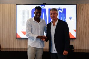 OFICIAL: Avançado Samu Omorodion assina por cinco anos com o Atlético Madrid