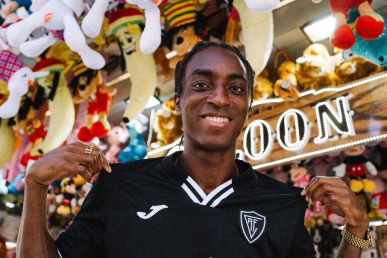 OFICIAL: Académico de Viseu reforça ala direita com jogador internacional pelo Haiti