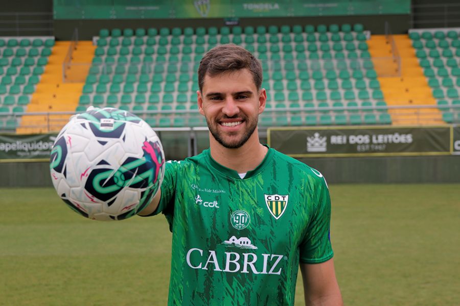 OFICIAL: Guarda-redes Léo Navacchio assina pelo Tondela