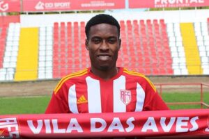 OFICIAL: AVS reforça defesa com central moçambicano Martinho Thauzene