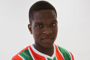 OFICIAL: Lateral Shinga regressa ao Estrela da Amadora e assina até 2025
