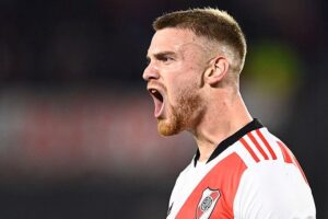 Mercado: Benfica parte na frente para garantir Beltrán, mas Fiorentina também está na luta