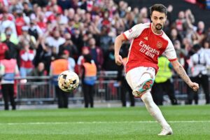 Inglaterra: Fábio Vieira oferece Supertaça ao Arsenal no desempate por penáltis