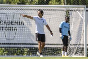 V. Guimarães: João Aroso assume cargo de treinador a título provisório