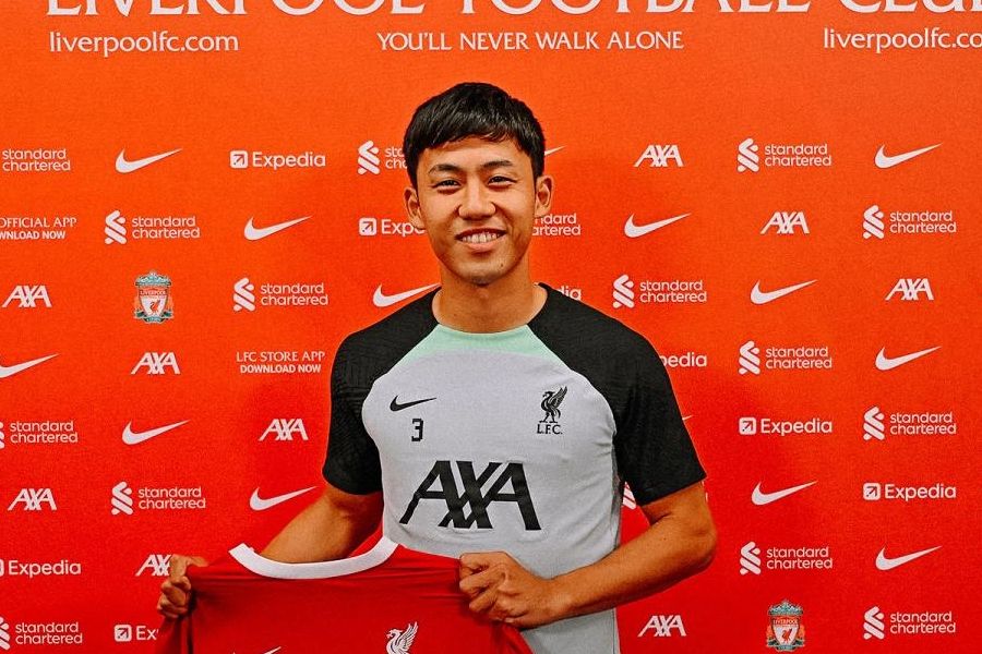 OFICIAL: Liverpool contrata médio japonês Wataru Endo ao Estugarda