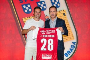OFICIAL: João Moutinho assina pelo Sporting de Braga até 2024