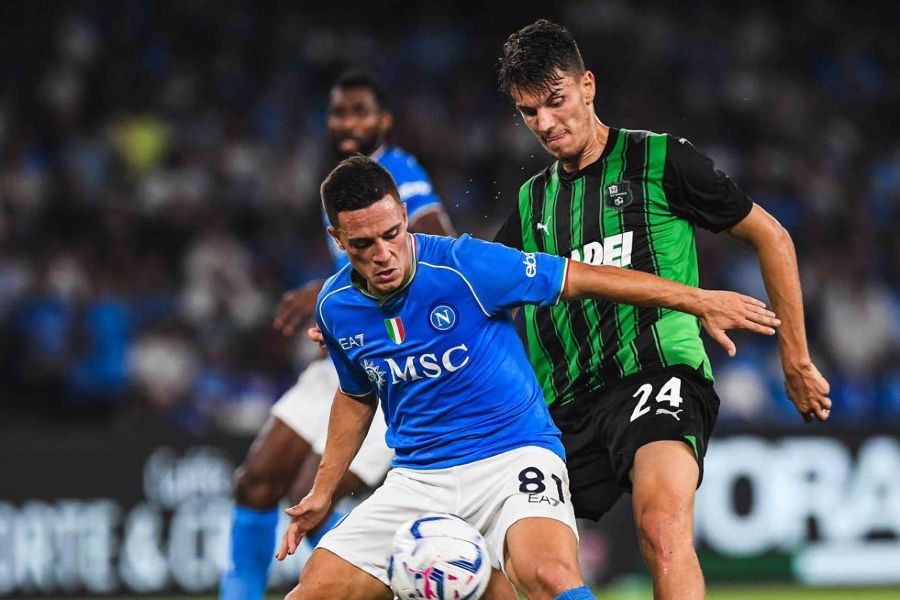 Itália: Campeão Nápoles volta a vencer na defesa do título da Serie A