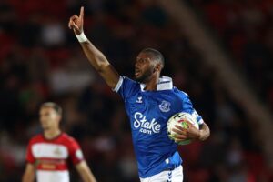 Inglaterra: Beto estreia-se pelo Everton com golo ao Doncaster para a Taça da Liga