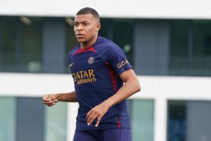 PSG: Mbappé reintegrado mas não renova contrato e ainda perde dinheiro para voltar a jogar