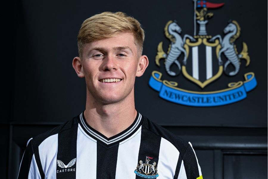 OFICIAL: Newcastle reforça defesa com Lewis Hall por empréstimo do Chelsea