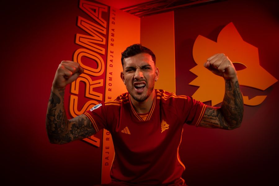 OFICIAL: Roma paga 4 milhões de euros ao PSG e Leandro Paredes é reforço para José Mourinho