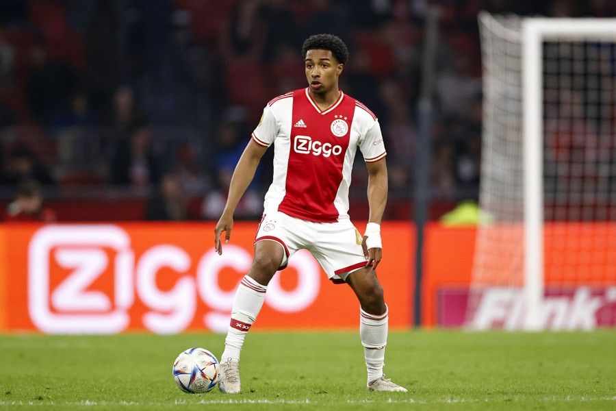 Mercado: Atlético de Madrid prepara oferta por promessa do Ajax, Silvano Vos