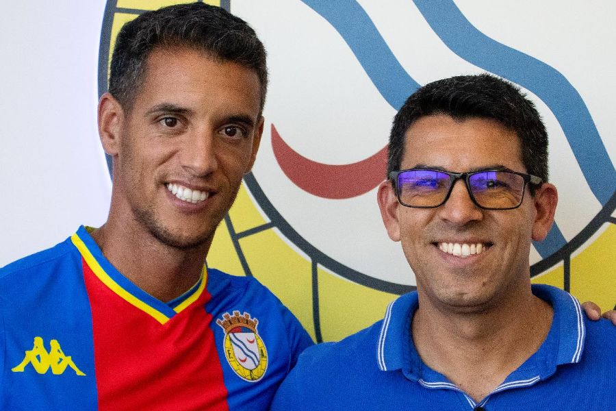 OFICIAL: Diogo Salomão assina pelo Alverca após passagem pelo Estrela da Amadora